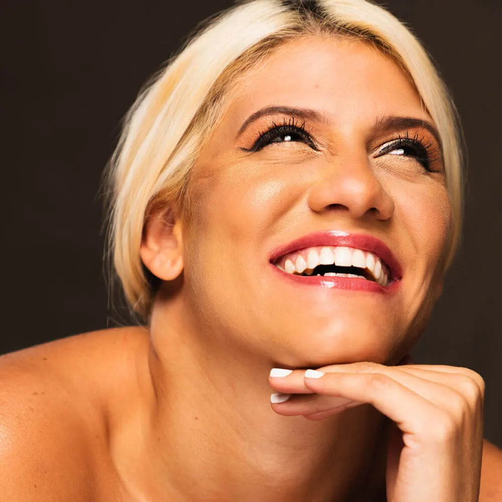 A diferencia del azúcar convencional, la stevia no favorece la caries y reduce la formación de placa dental.