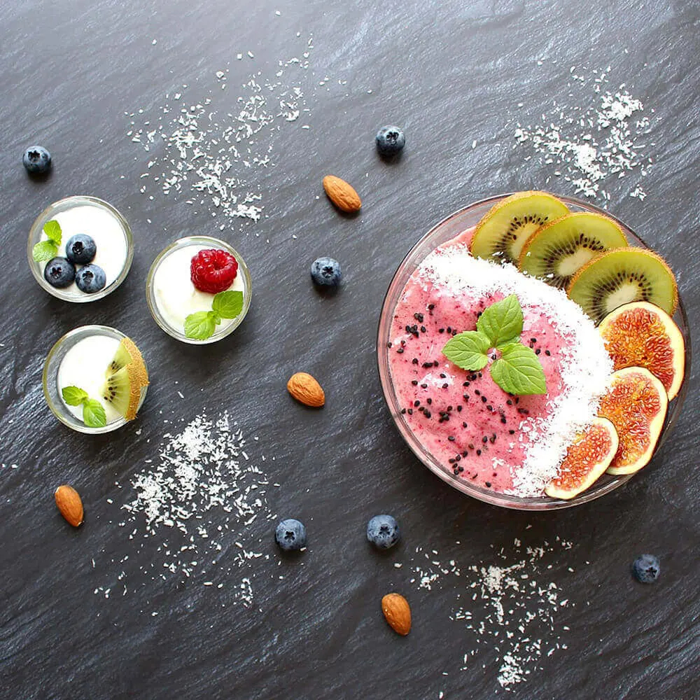 Manger sainement avec des fruits et des produits laitiers sans sucre 